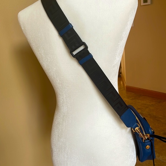 VERSACE NWT LA MEDUSA CALFSKIN BLUE LEATHER CROSSBODY OR BELT BAG MADE IN ITALY - Picture 13 of 16